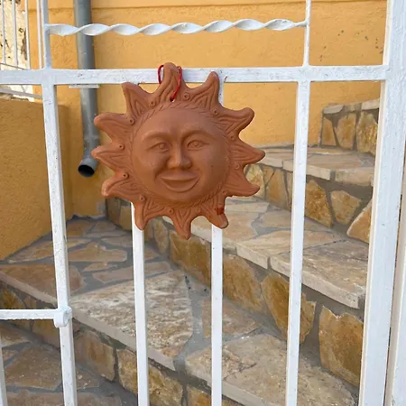 Spiti Gianneta * Karousádes