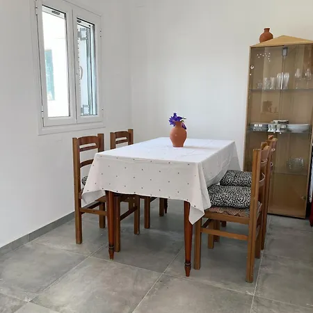 Spiti Gianneta Karousádes